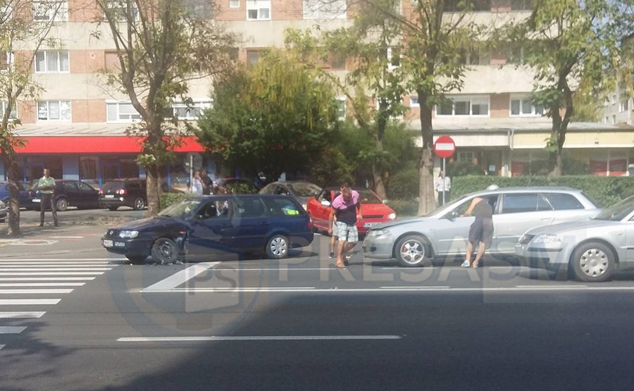 FOTOGALERIE. Accident rutier pe Drumul Careiului. Coliziune între două mașini