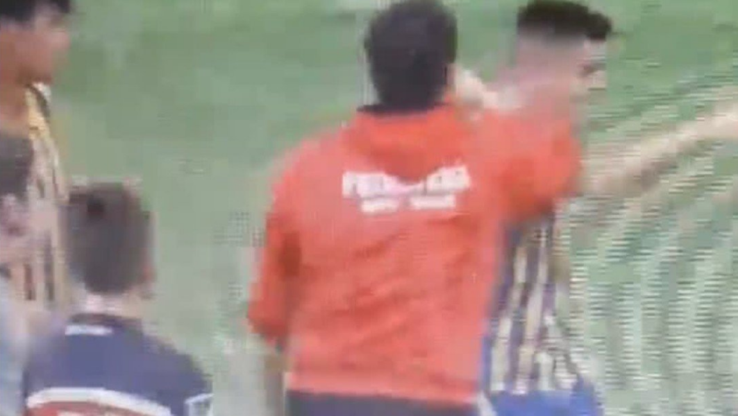 VIDEO. Un antrenor a bruscat un puști în Satu Mare. Totul a devenit național