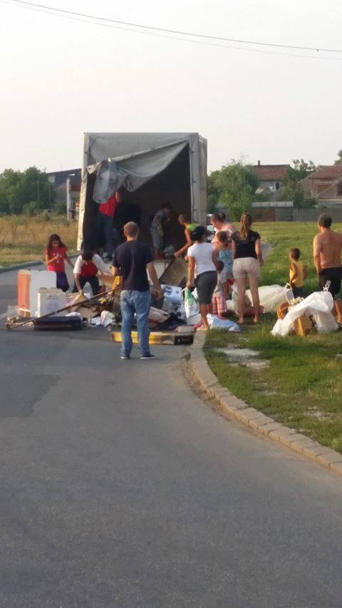 FOTO. Gunoi descărcat ilegal cu camionul în municipiul Satu Mare