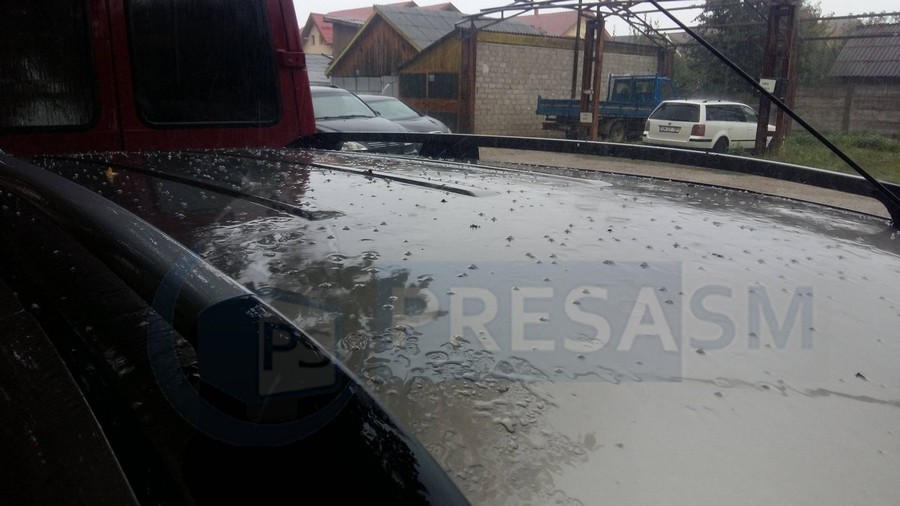 FOTO. Avertizare de vreme severă. A căzut grindină la Satu Mare