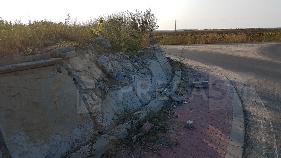 FOTOGALERIE. S-a furat sensul giratoriu de milioane de lei. Al nimănui, de nicăieri