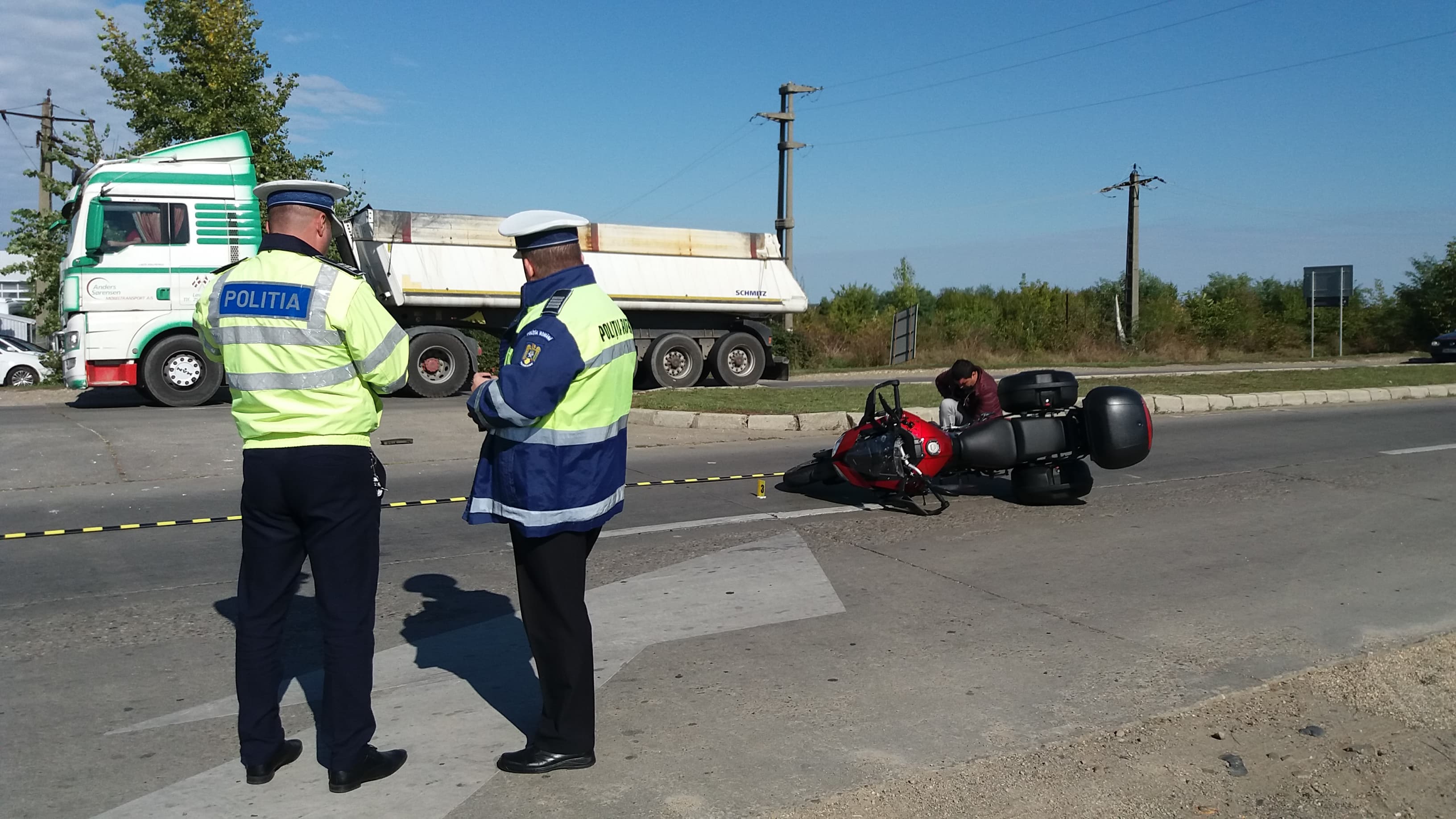 Italian, pe motociclu, lovit în plin de o mașină, în județul Satu Mare