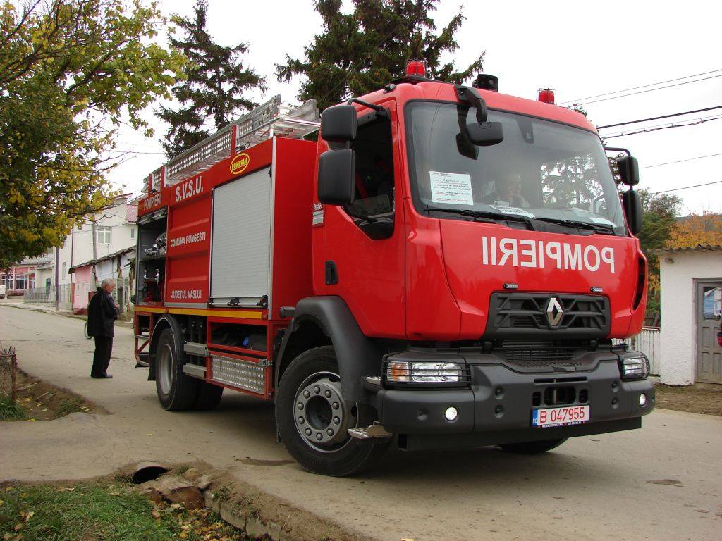 FOTO. Comuna care își face propria stație de pompieri! Cu mașină cu tot