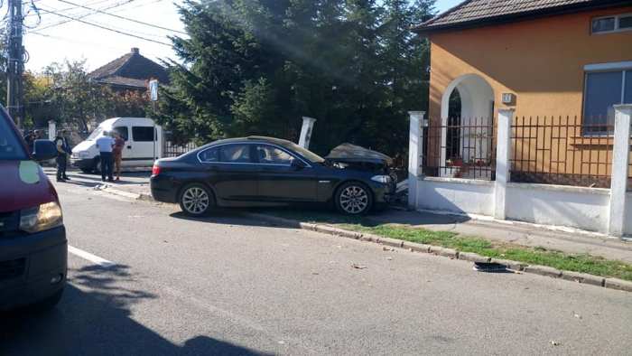 FOTOGALERIE. Coliziune frontală între două mașini Satu Mare. O mamă și fiica sa, la Urgențe