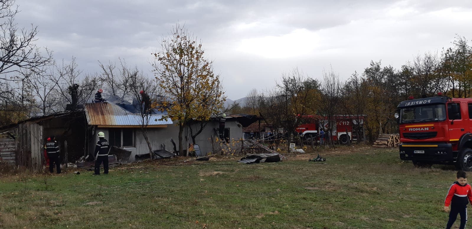 FOTOGALERIE. Casă făcută scrum. Incendiu masiv în județul Satu Mare