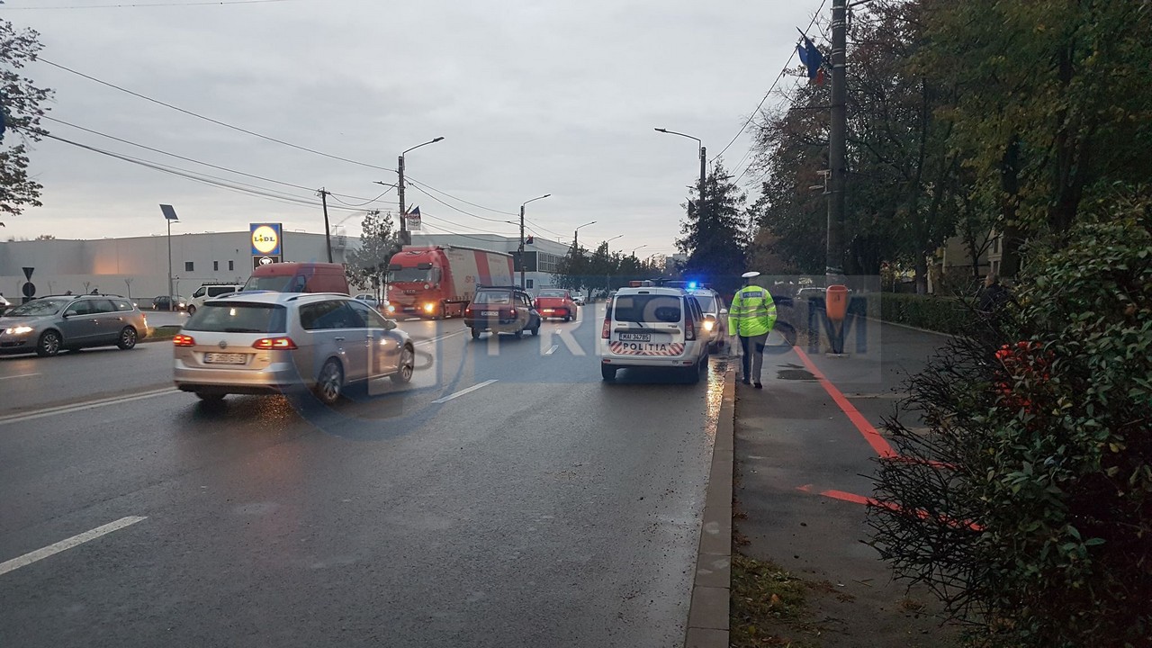 FOTO. Elev lovit de o mașină de teren, pe Drumul Careiului