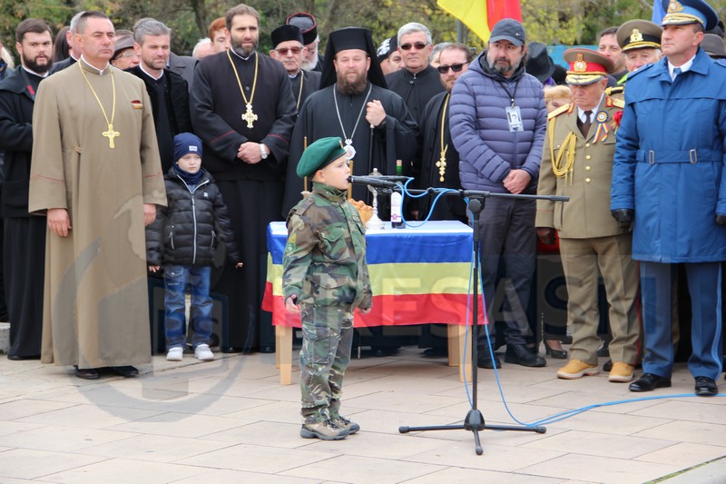 FOTO/VIDEO. Copilul (cinci ani) care a impresionat asistența la Carei. În fruntea Armatei!
