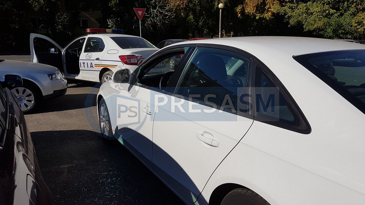 FOTOGALERIE. Mașini sparte în Micro 15 și Micro16