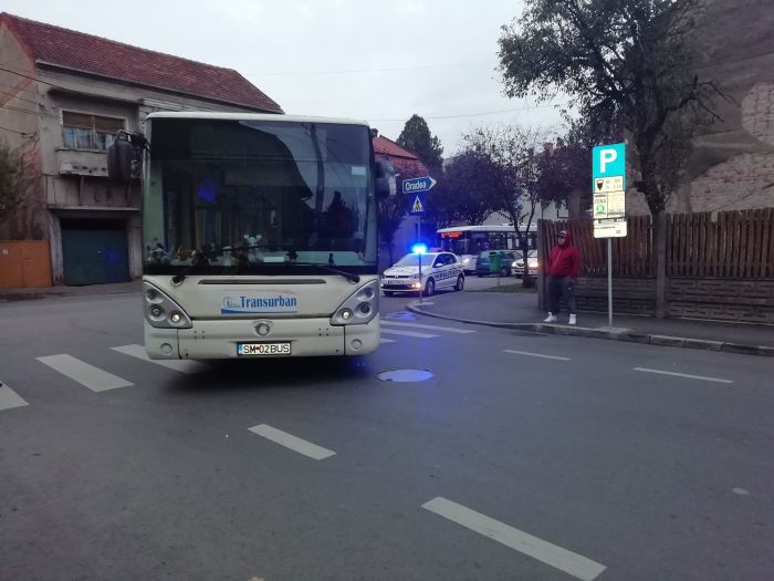 Bunică (80 ani) rănită într-un autobuz din Satu Mare. A lăsat siguranța să-și facă cruce