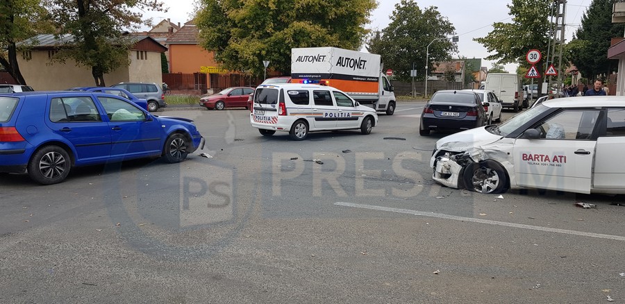 FOTO/VIDEO. Accident în lanț în Satu Mare. Mai multe persoane au fost rănite