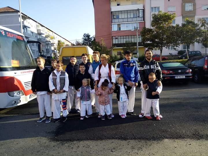 FOTO. Copii cu dizabilități din Satu Mare, campioni în premieră la karate