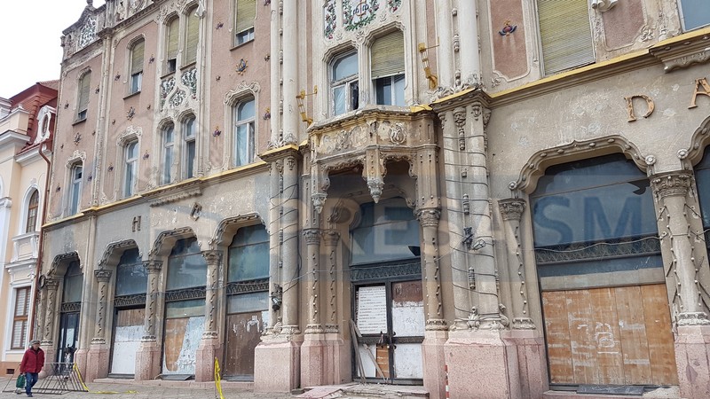 Lucrările pentru renovarea hotelului Dacia, scoase la licitație de proprietar, spun autoritățile