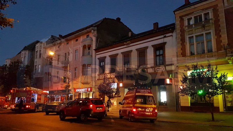 FOTO/VIDEO. Incendiu în centrul Sătmarului! Intervenție de amploare a pompierilor
