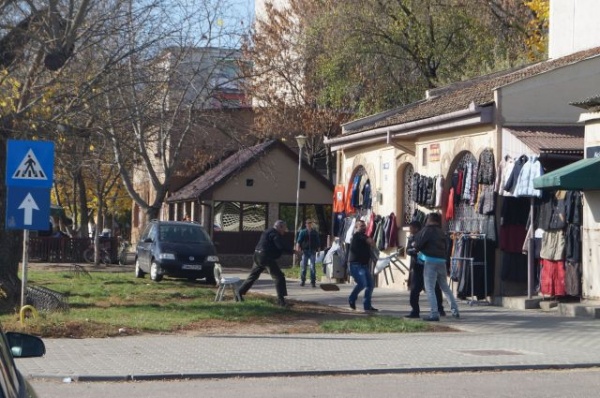 FOTOGALERIE. Polițist din Carei, la un pas de a fi agresat în plină zi