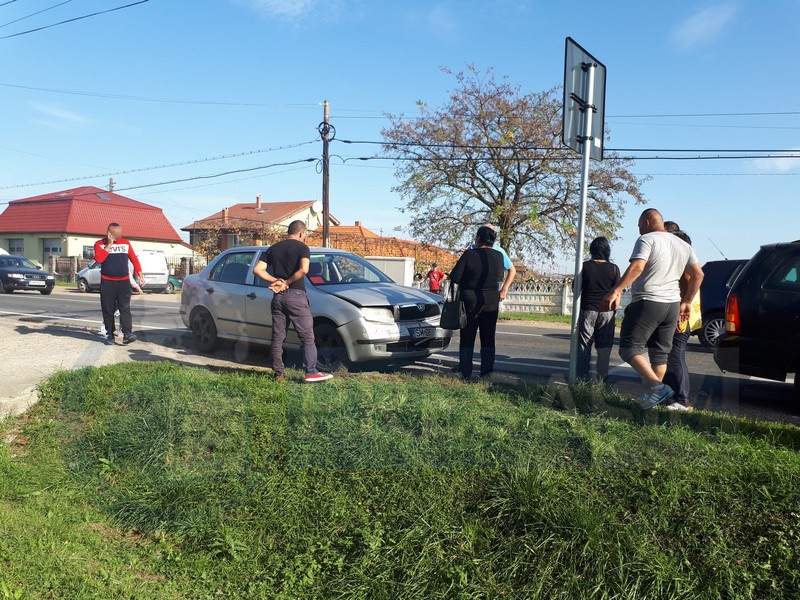 FOTOGALERIE. Accident cu mulți nervi pe B-dul Lucian Blaga. A intervenit Poliția