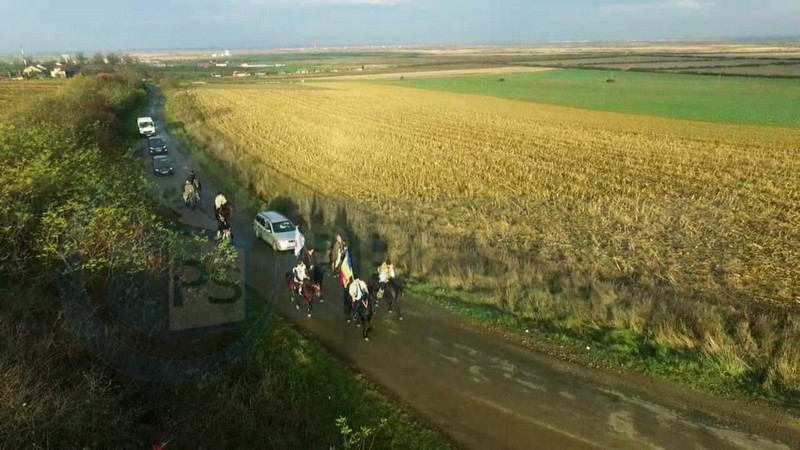 FOTO/VIDEO. SPECTACULOS! Sătmărenii au pornit călare spre Alba Iulia! Imagini din dronă