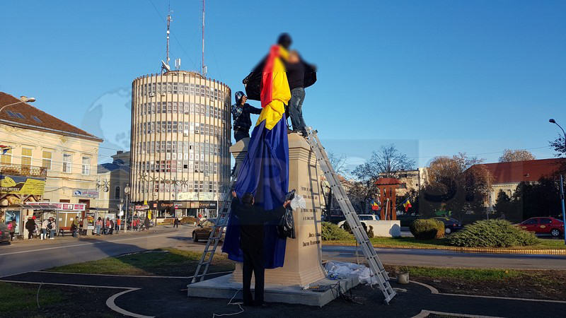FOTO. Statuia Eroului Necunoscut, în centrul Sătmarului. Cea mai mare după 1990