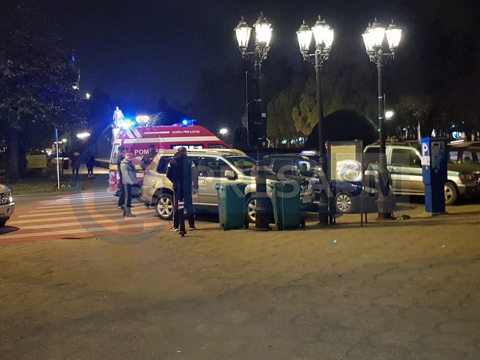 FOTO. Adolescent lovit de mașină pe trecerea de pietoni, în Piața Libertății