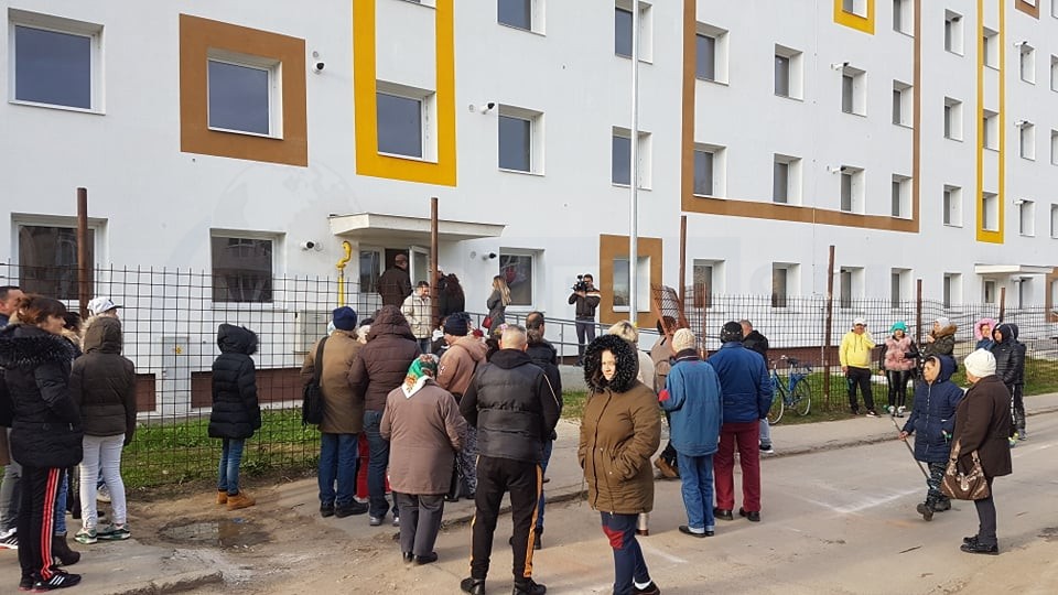 FOTO/VIDEO. Sute de noi asistați pe Ostrovului. Zeci de apartamente, date în folosință