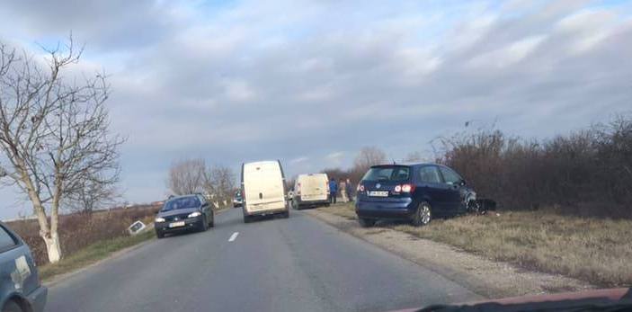 FOTO. Accident rutier lângă Aeroport. O dubă a ajuns în șanț