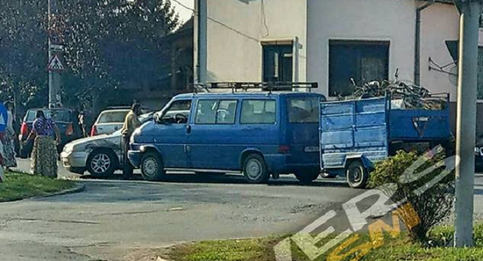 FOTOGALERIE. Accident dubios în intersecția buclucașă de pe B-dul Cloșca