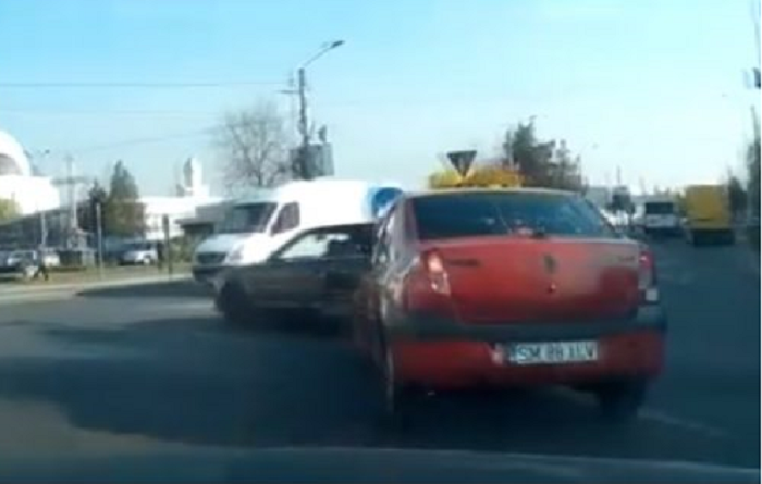 VIDEO. Accident surprins LIVE. Un taximetrist a încercat să mintă Poliția?!