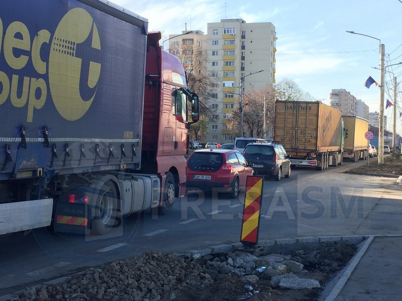 FOTOGALERIE. Aglomerație pe Drumul Careiului! Se lucrează pe Podul Golescu