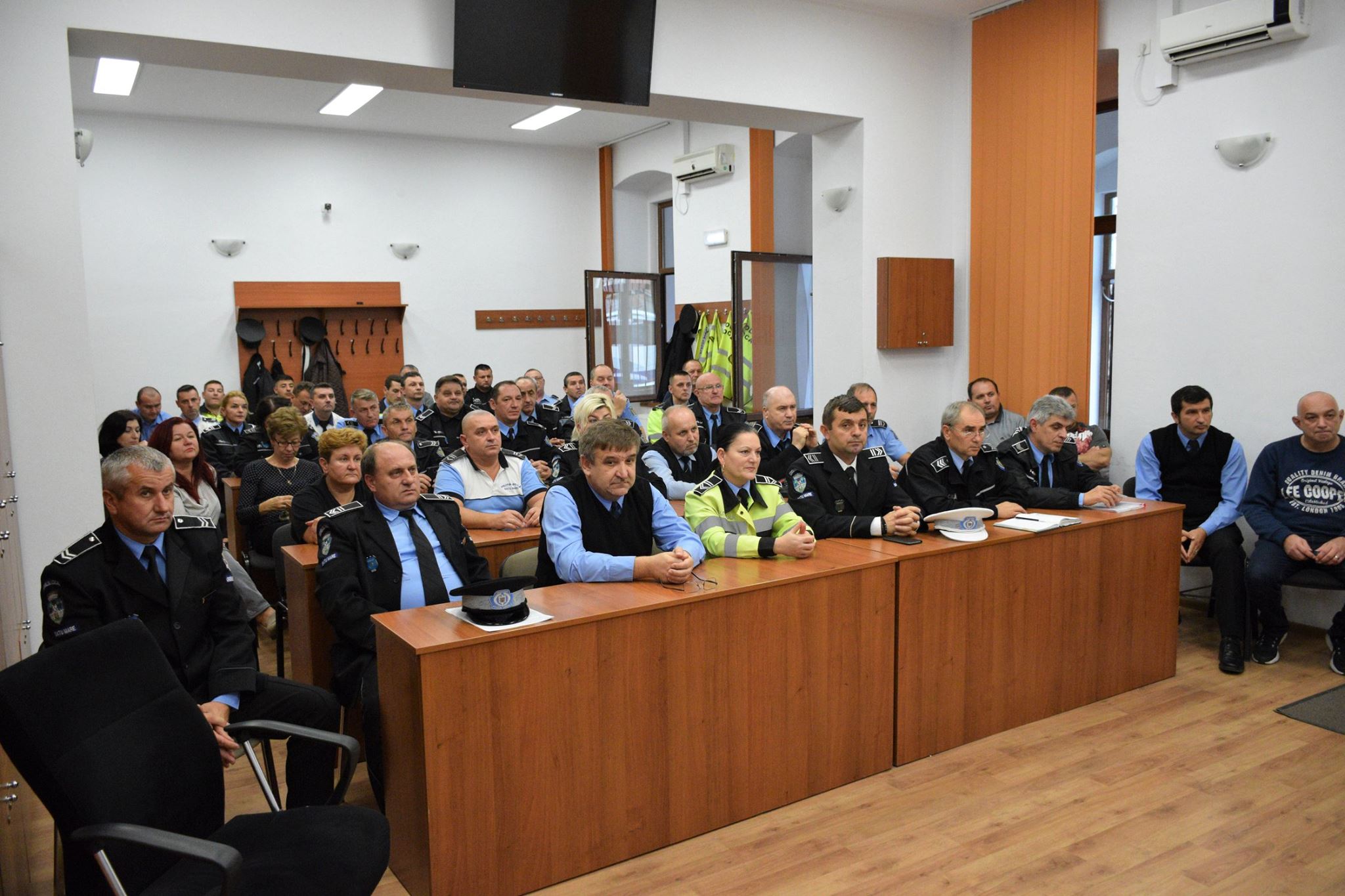 Unii polițiștii locali din Satu Mare trec la Poliție. Pe bandă rulantă