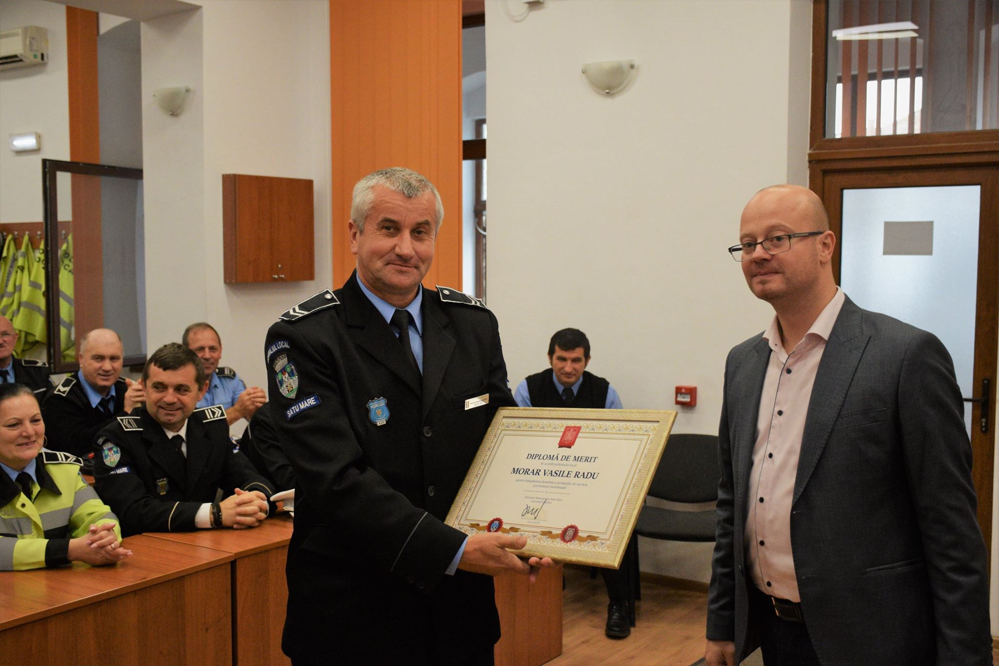 FOTO. Poliția Locală: Ei sunt agenții care l-au prins pe criminal