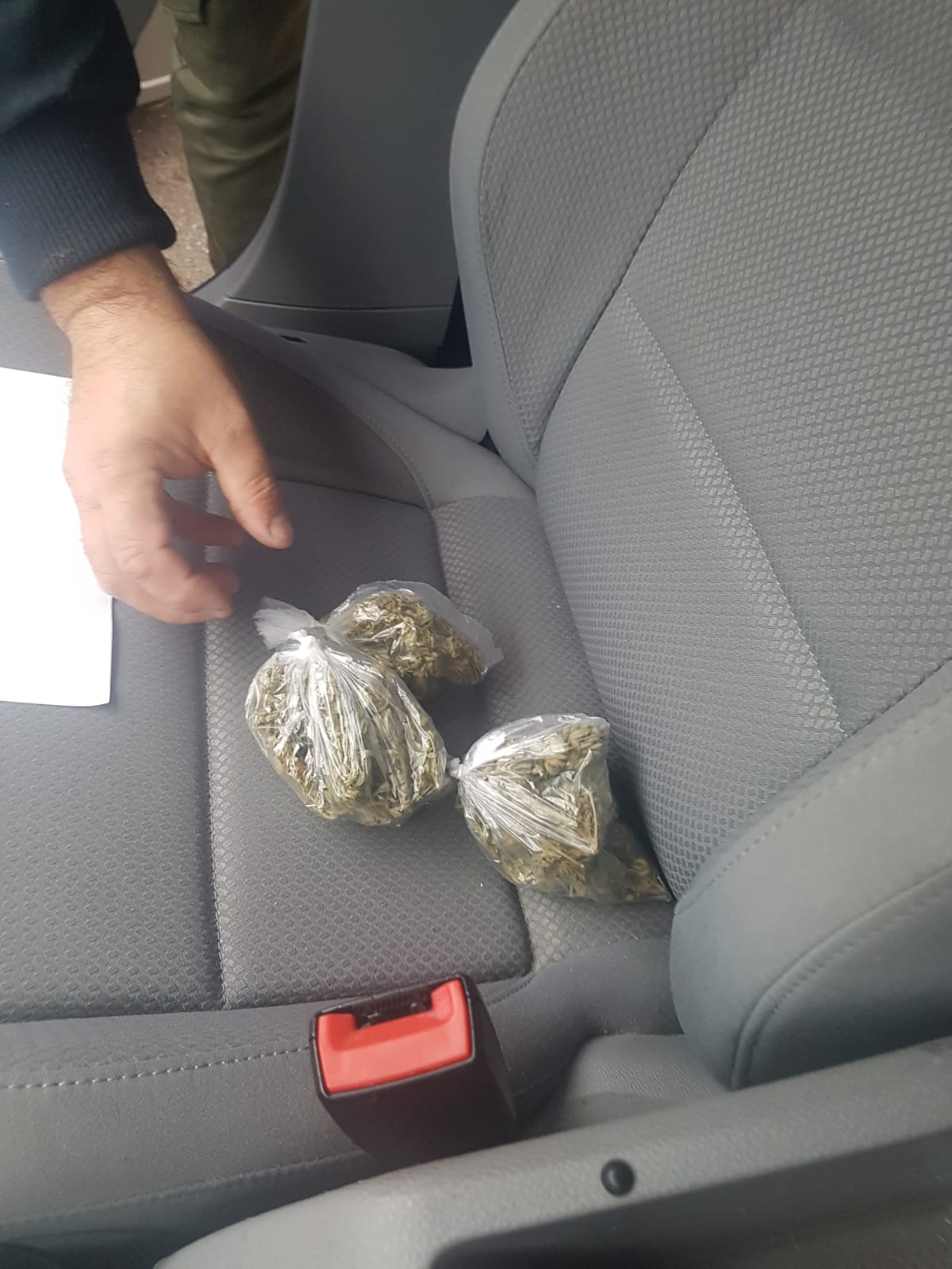 FOTOGALERIE. Ce ”ghinion”! Au vândut droguri unor polițiști sub acoperire