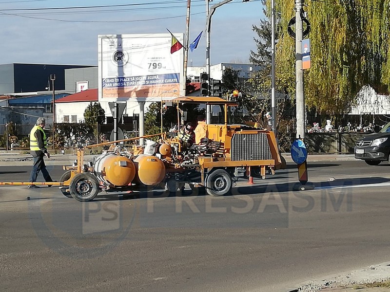 FOTOGALERIE. ÎN SFÂRȘIT! Se face marcajul rutier pe Podul Decebal, în Satu Mare