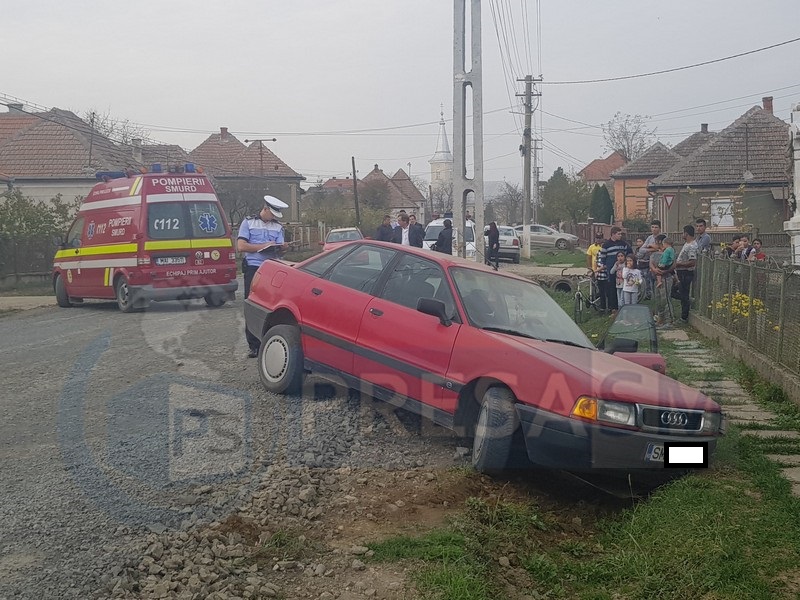 FOTOGALERIE. Accident cu victime. O mașină a ajuns în șanț, trei persoane rănite