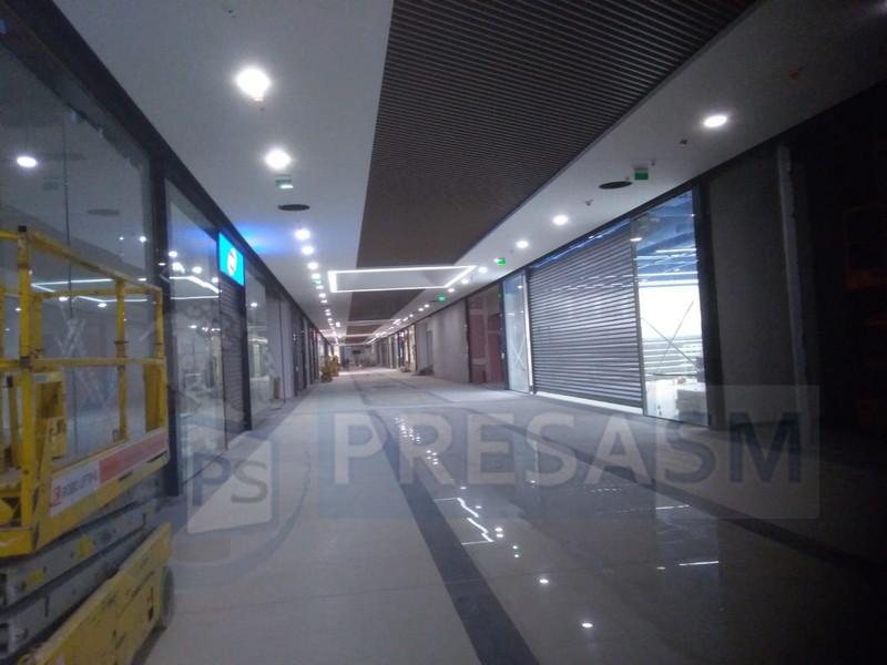 VIDEO impresionant. Cum s-a transformat terenul viran în noul mall. Imagini pe repede-nainte