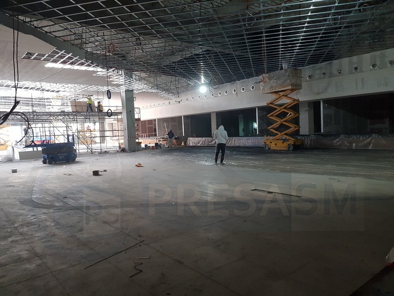 FOTO din INTERIOR. Se muncește 24/24 la mall-ul NEPI. Inclusiv cu pușcăriași!