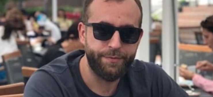 FOTO. Un polițist și-a împușcat copilul, apoi s-a sinucis