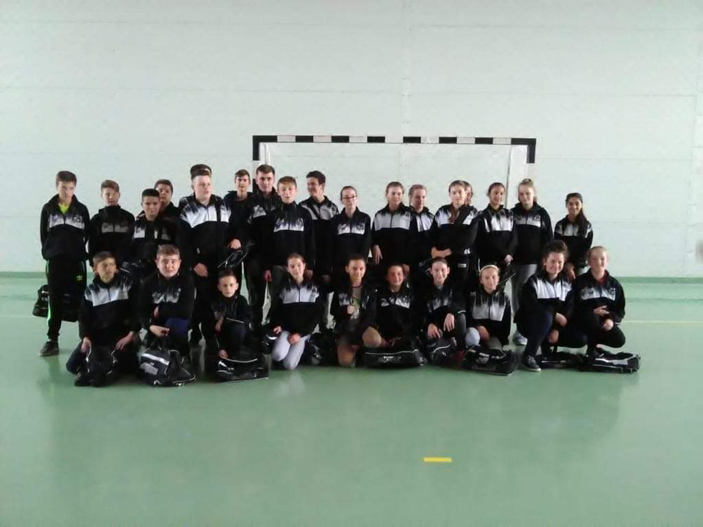 FOTO. Sprijin pentru zeci de copii din mediul rural! Au echipă de handbal