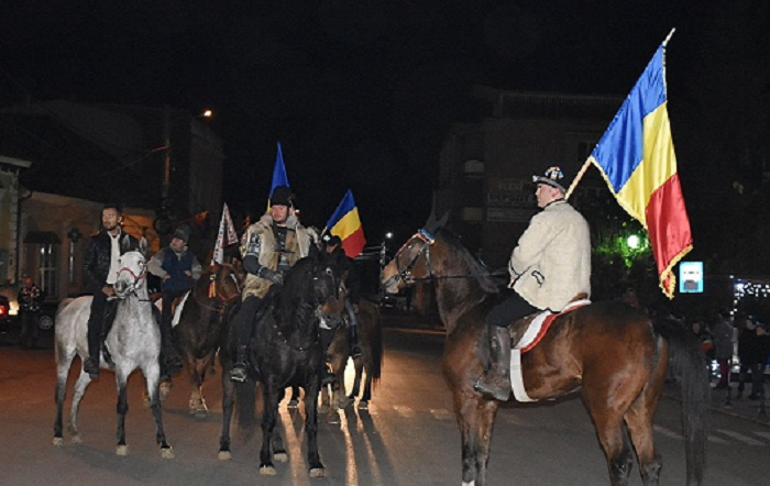 VIDEO. Sătmărenii plecați călare spre Alba Iulia, aplaudați peste tot!