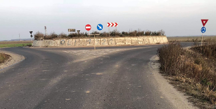 FOTO. După mai multe accidente grave, sensul groazei de la Terebești, semnalizat și securizat