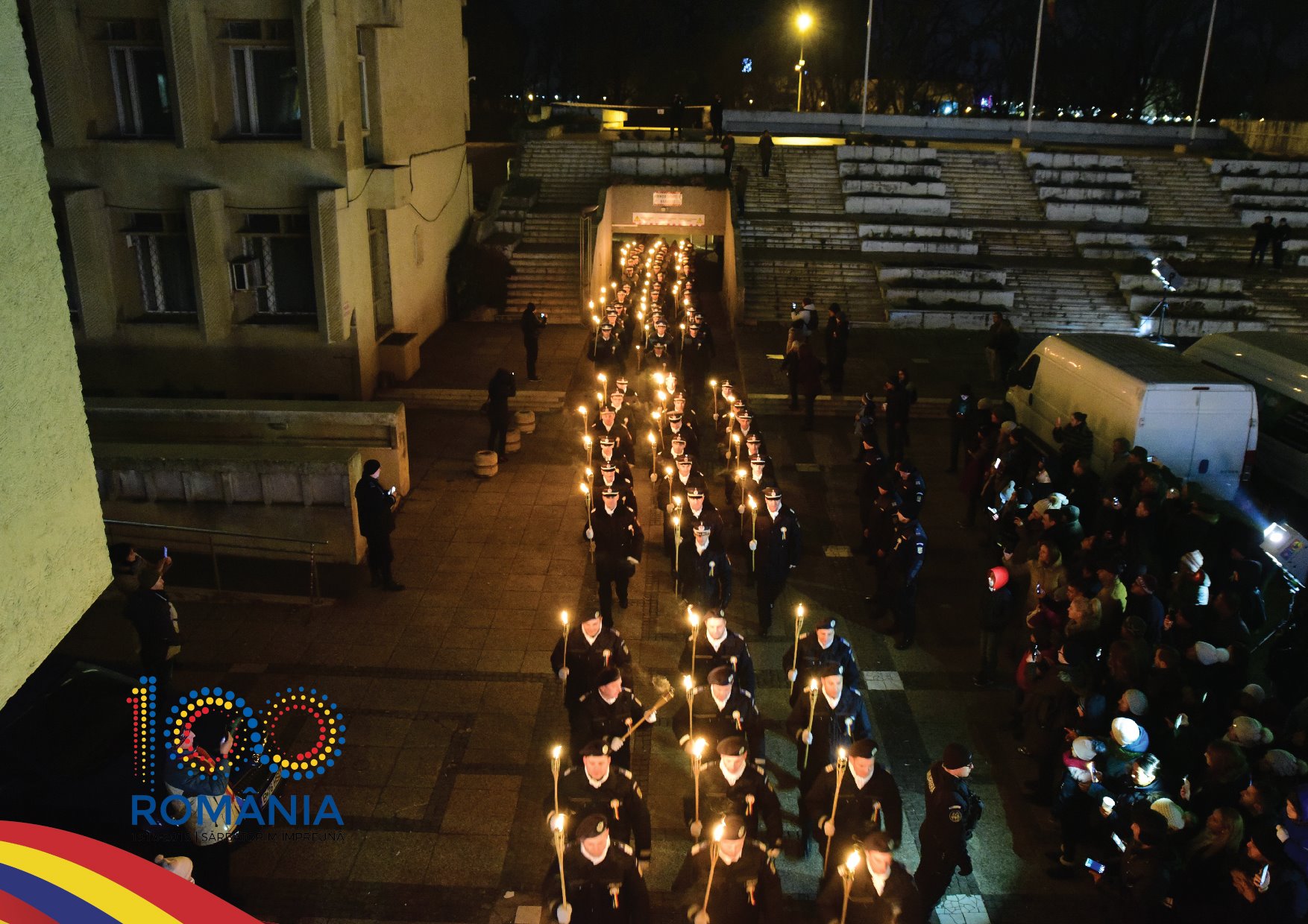 FOTO/VIDEO. 19:18. Impresionant. Retragerea cu torțe, în aplauzele sătmărenilor