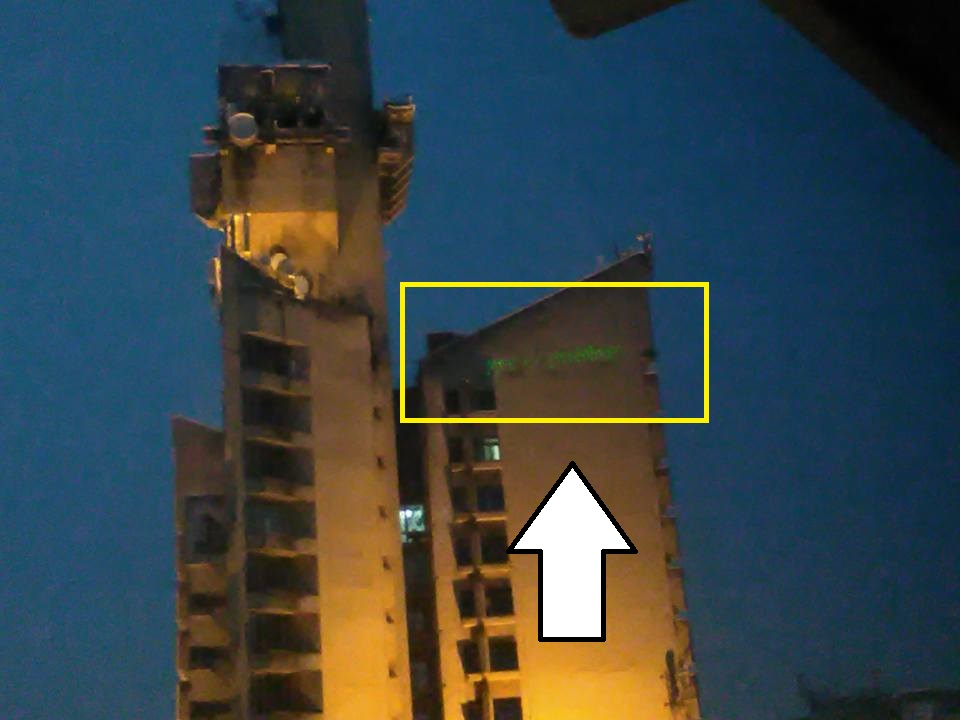 FOTO/VIDEO. Cine este sătmăreanul care proiectează mesaje anti-PSD pe Palatul Administrativ