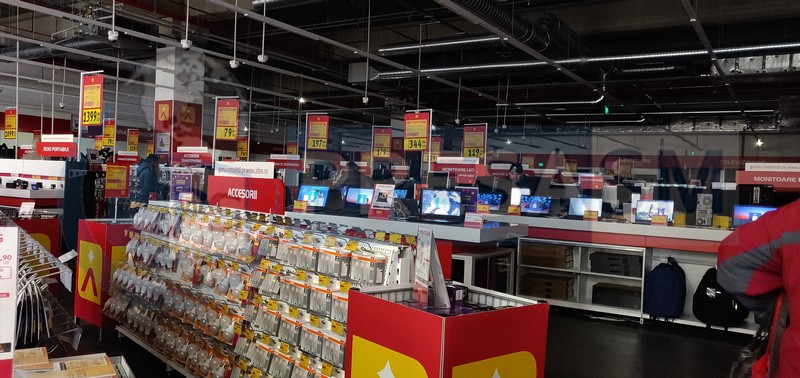 FOTO. Pană de curent la mall-ul NEPI. Zeci de minute de blocaj total