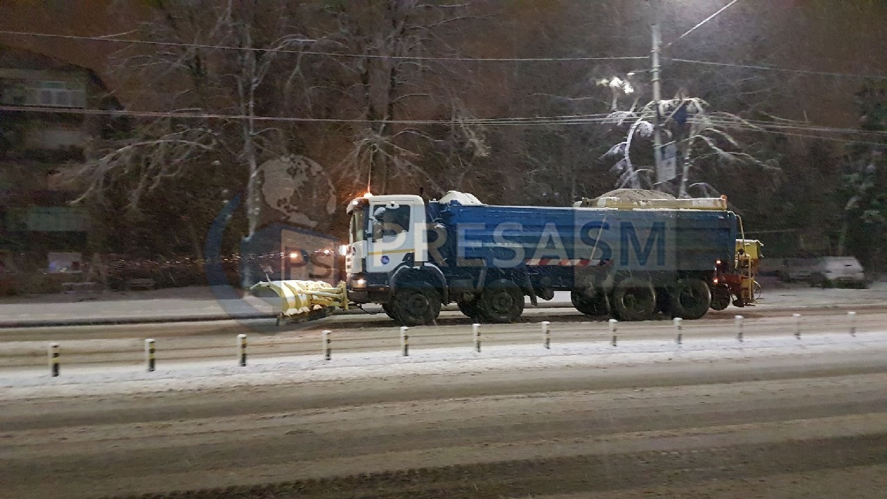 FOTO/VIDEO. Ninge abundent, pericol pe șosele. Se deszăpezește în Satu Mare