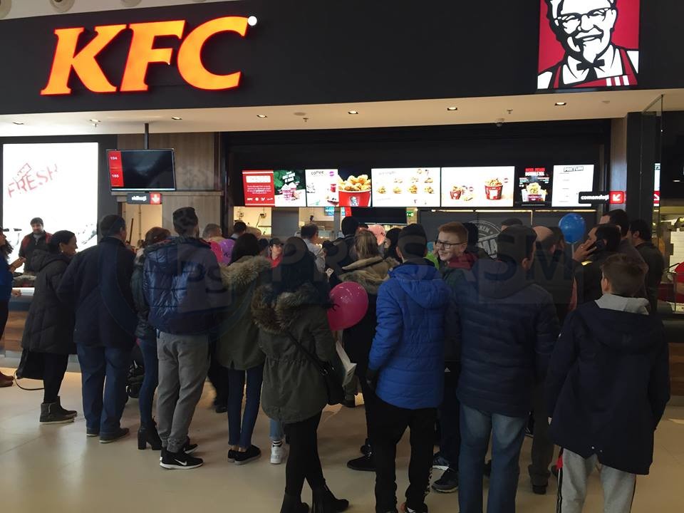 RECENZII. Unii sătmăreni critică, alții sunt mulțumiți de KFC. Voi ce spuneți?!