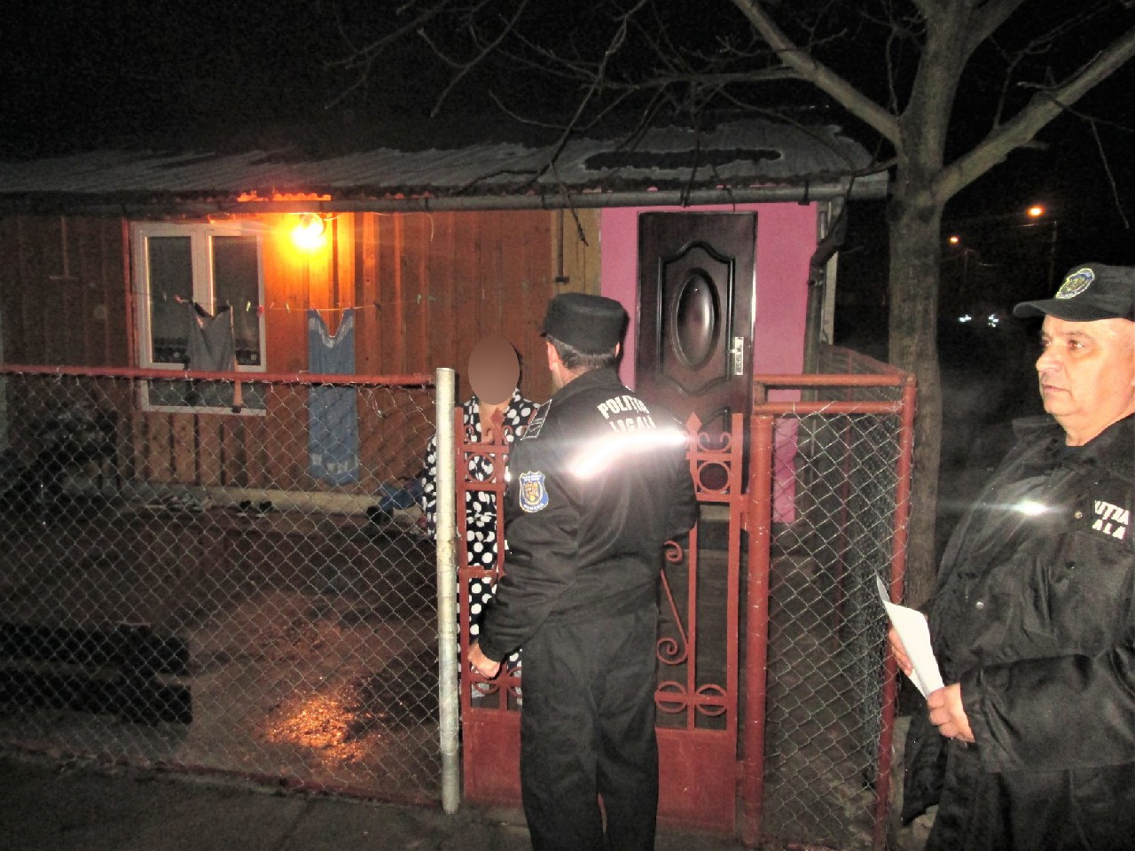 O minoră din județ i-a interzis tatălui să intre în casă. Acesta a vandalizat ce a apucat