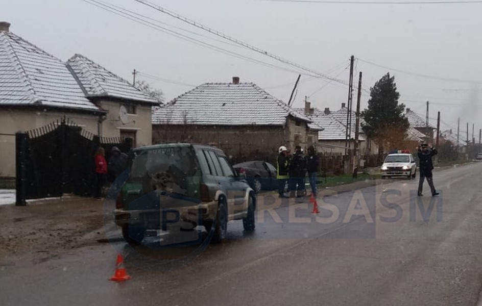 FOTO. Accident cu victime multiple în Culciu. O mașină s-a oprit într-o țeavă de gaz