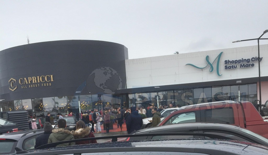 Bătaie la mall-ul NEPI Satu Mare. A intervenit Poliția și firma de securitate