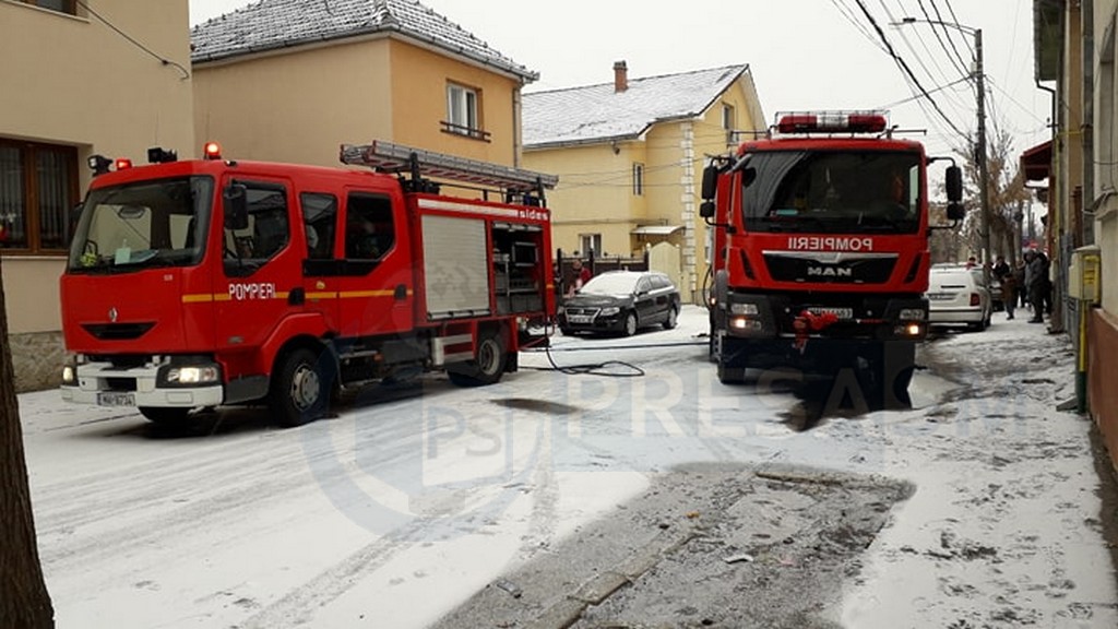 FOTOGALERIE. Incendiu în municipiul Satu Mare. A fost închisă o stradă!