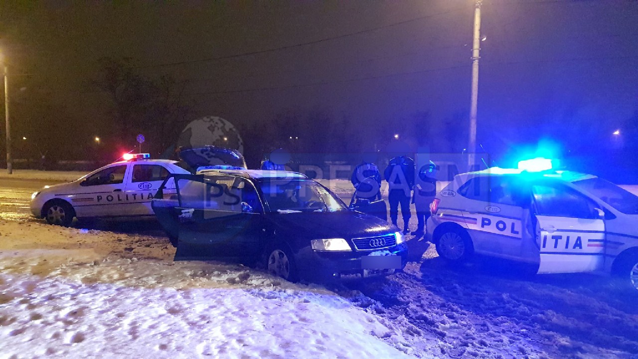 FOTO/VIDEO. Focuri de armă în Satu Mare. A intrat cu mașina în autospeciala Poliției