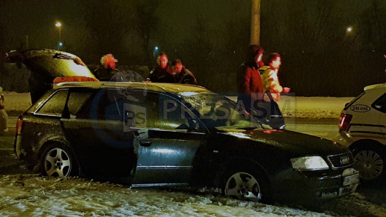 Ce pățești dacă fugi de poliție, lovești autospeciala și ești oprit cu focuri de arme: mai nimic