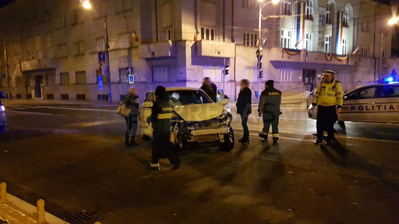 FOTO. Probleme cu semaforizarea?! Accident în centrul Sătmarului. Alte incidente reclamate